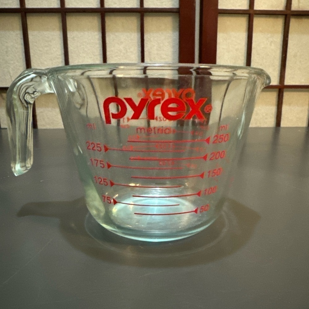 Pyrex 1 Cup Glass Measuring Cup Red Lettering Open Handle - Picture 3 of 11